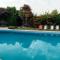 ...zum Swimmingpool am Stellplatz in El Carmen...