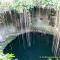 Die bekannte Cenote von Ik Gil morgens um 7.00, wir haben davor übernachtet..