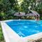 ..mit Swimmingpool..