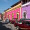 ..und sind in Cholula, bunte Häuser prägen auch hier das Bild....