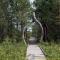 ..Wanderwege auf Bohlen, laden zum wandern ein....