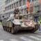 ...die Parade mit dem Panzer fasziniert mich...vor allem die Überlegung ....wäre das oder wie wäre das zu Hause möglich......