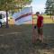 ...völlig entspannt hisst Dima die Flagge auf unserem ersten Stellplatz in der Mongolei...