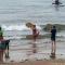 ...auch am Strand...posen...wird das Kleid nass...egal...das Foto ist wichtig...