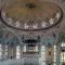 .der prächtige Innenraum der Moschee...