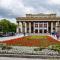 ..1941, nach dem Angriff Hitlers, wurden viele Kunstgegenstände aus St.Petersburg und Moskau hierhergebracht.....auch eine Regierungszentrale wurde geschaffen...dies ist das Opernhaus..