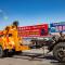 ..und an der Mautstelle....dieser mit flüssigem Erdgas betriebene LKW...hat trotz wschwerem Unfall noch den intakten Tank....gute Technik...hier gibt sehr viele moderne LKW mit Flüssigerdgas und ein gut ausgebautes Tankstellennetz...