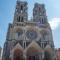 ..Kathedrale Notre-Dame.....1150-1235.......ein Meiserwerk der Frühgotik.....hat viele spätere Kirchen in Frankreich beeinflußt....
