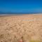 ...mir ist diese Aussicht lieber.....barfuß durch den Sand....Klasse..