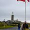 ...dann sind wir mitten in der Geschichte des 2.Weltkrieges und der Landung der Alliierten in dre Normandie 1944. an jedem Küstenabschnitt der Landung...meist im Hinterland...Museen, Altes Kriegsgerät, viele Flagen.....