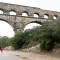 ...beeindruckende Größe der 3 Geschossigen Brücke, die Wasser nach Nimes leitete...