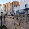 ...Alhama de Grenada.......klebt am Fels und hat sehr steile Strassen, wege und Treppen......