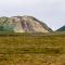....Pingo...Permafrost Berg....wenn Wasser nach unten sackt nd wieder gefriert....
