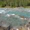 ..das Wasser des Liard River...milchig grün...