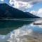 ..die Uferseite der Northern Rockies Lodge....