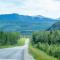 ..der Alaska Hwy ist hier noch fast auf der Original Trasse....