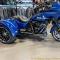 ..in die Gegnwart.....schönes Trike...von Harley Davidson.....