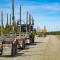 ...kleine Truck..Fibel..Holztruck beladen 80 to 100 km/h...leer 120 km/h...