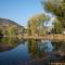 Zwischenstopp auf einem sehr schönen Campingplatz direkt an der Rhone......es ist Herbst = Platz ohne Ende....