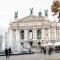 ..um die Ecke und wir stehen auf dem Theaterplatz....