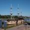 ..auf dem Fluss ein Restaurantschiff ....